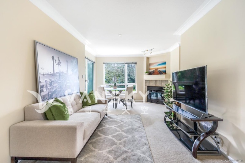 221212212153_1 Living dining East.jpg